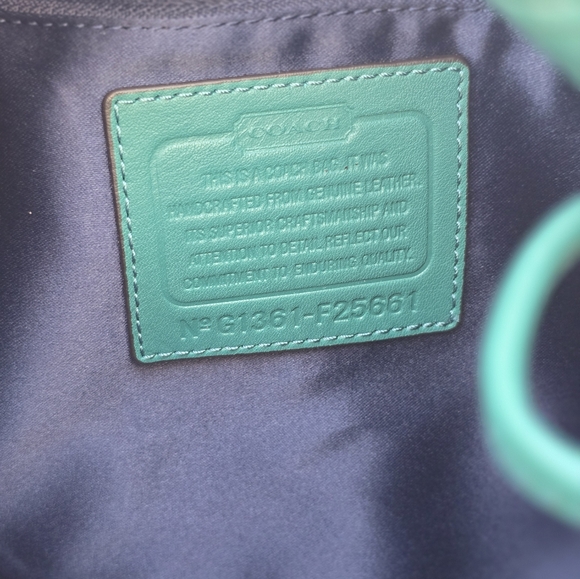 Authentic Coach 25661 Daisy Leahter Drawstring convertible shoulder bag - Picture 4 of 5